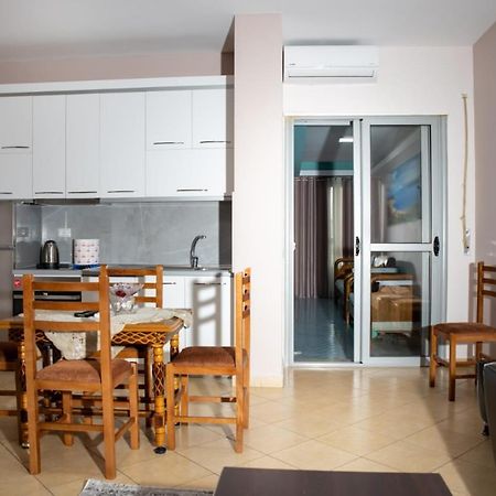 Colombo'S Apartment Vlorë Esterno foto