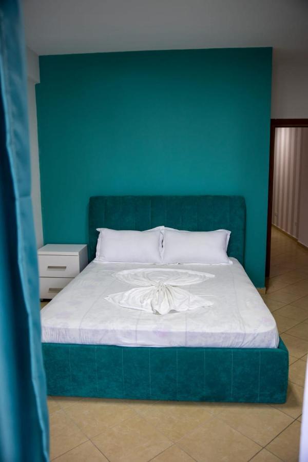 Colombo'S Apartment Vlorë Esterno foto
