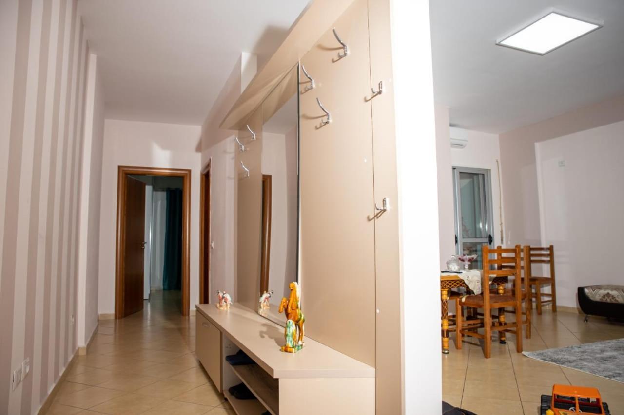 Colombo'S Apartment Vlorë Esterno foto